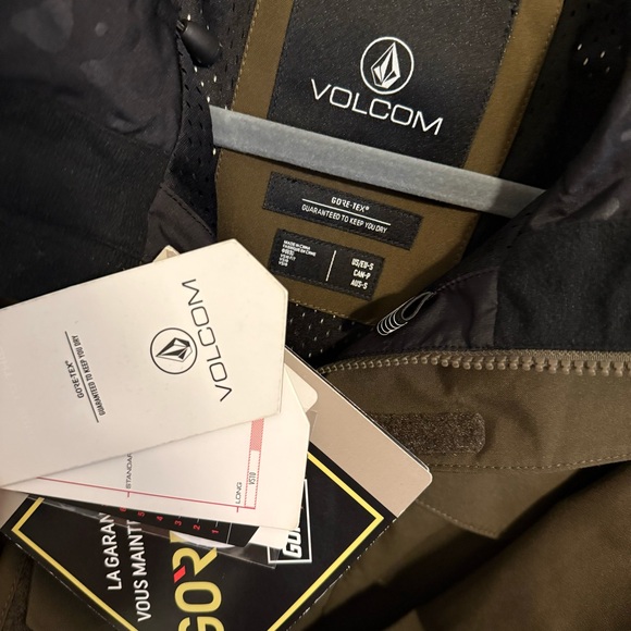 Volcom Ski Jacket - Picture 3 of 4